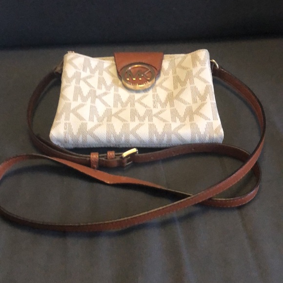 Michael Kors Cross Shoulder Bag - Picture 3 of 15